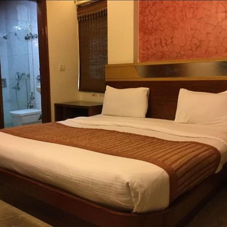 ג'איפור Jenus Hotel-Sindhi Camp מראה חיצוני תמונה